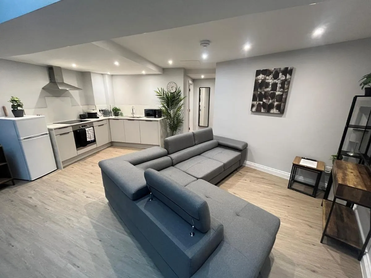 Westhill Road Apartment 본머스