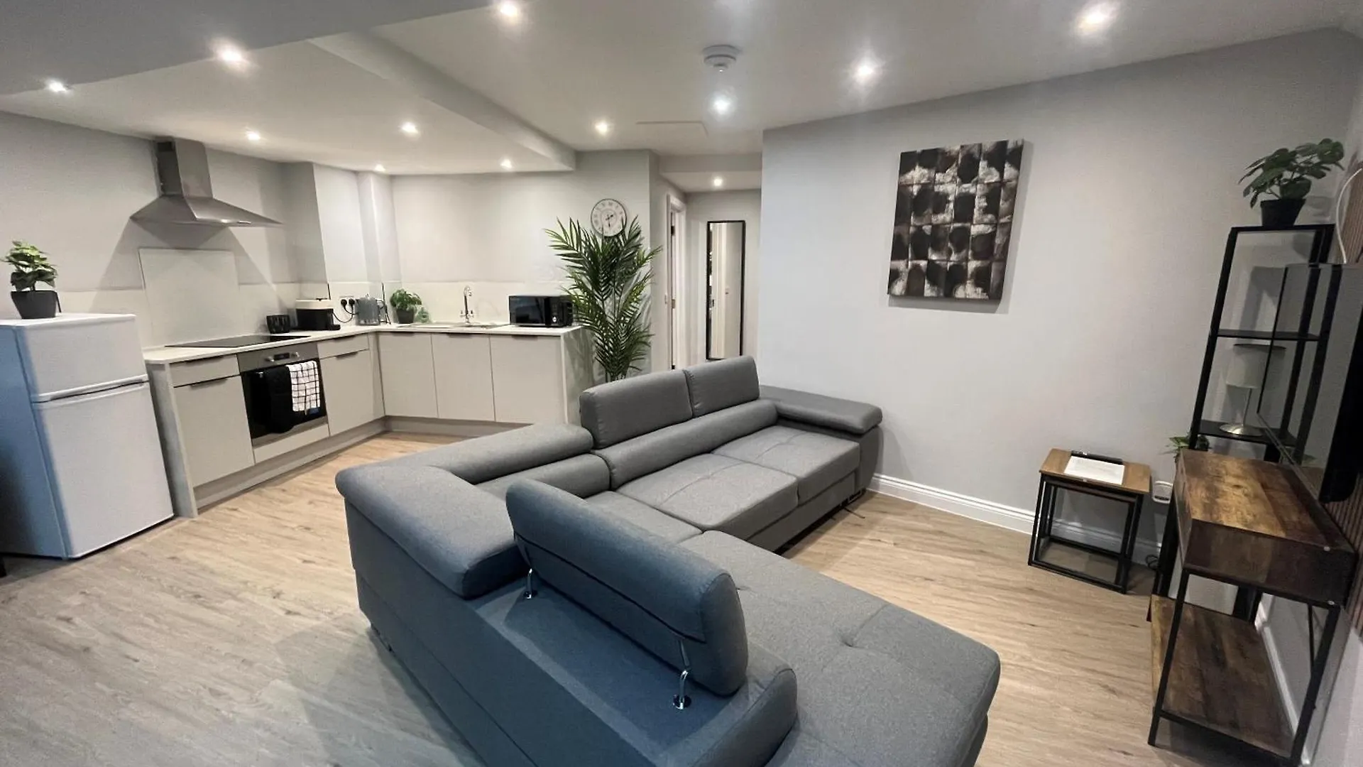 Westhill Road Apartment 본머스