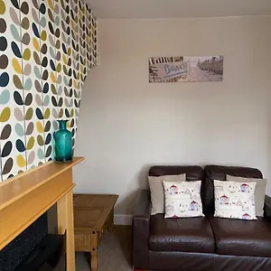 4, Crescent Avenue Apartment Whitby