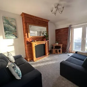  Apartment Coastline Retreats - Stunning Sea View Apartment, Netflix